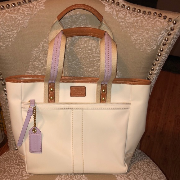 Coach Handbags - ⬇️White Coach bag- ‼️On Hold‼️